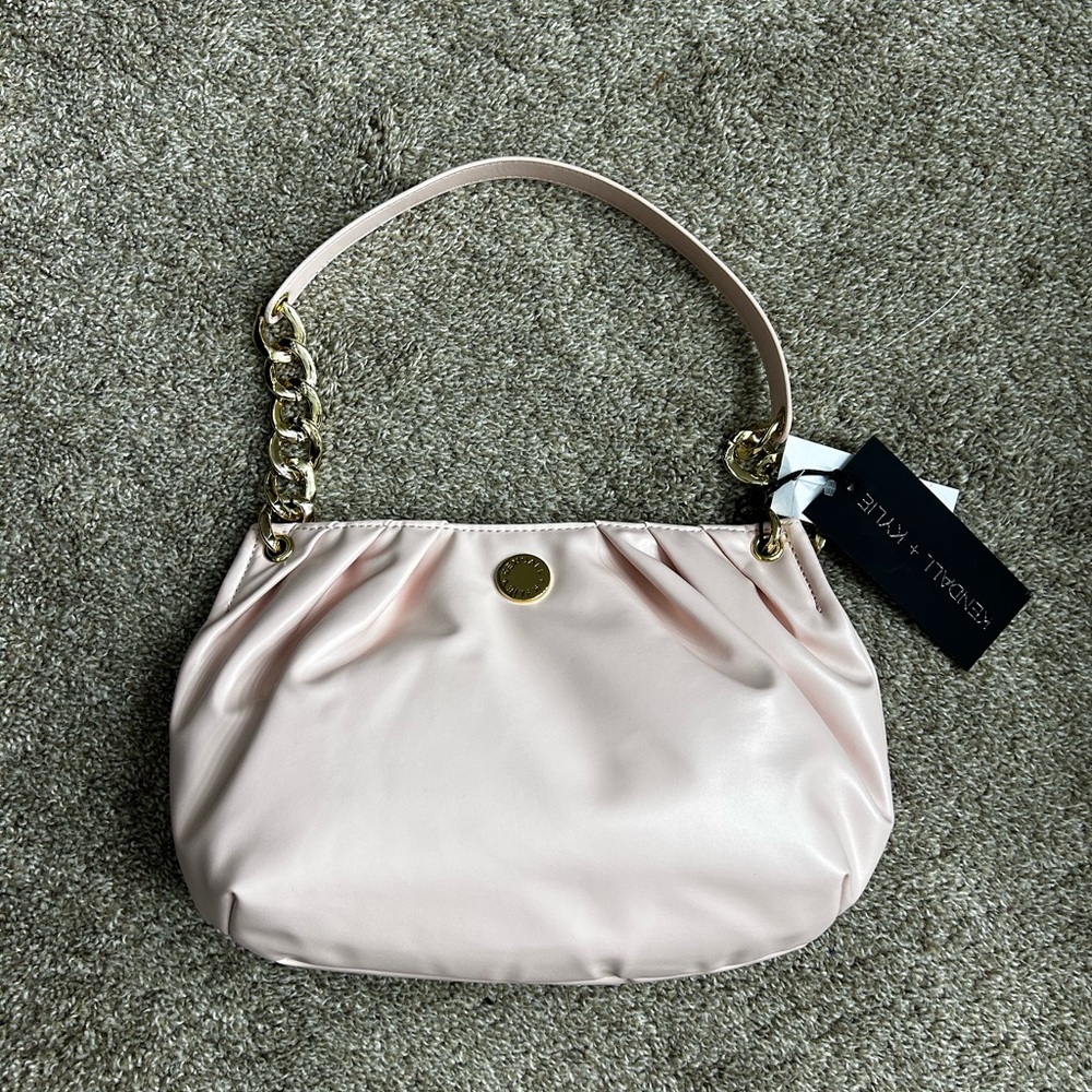 Kendall & Kylie, pink purse 👛